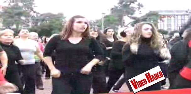 Antalyalı kadınlar şiddeti dans ederek protesto etti